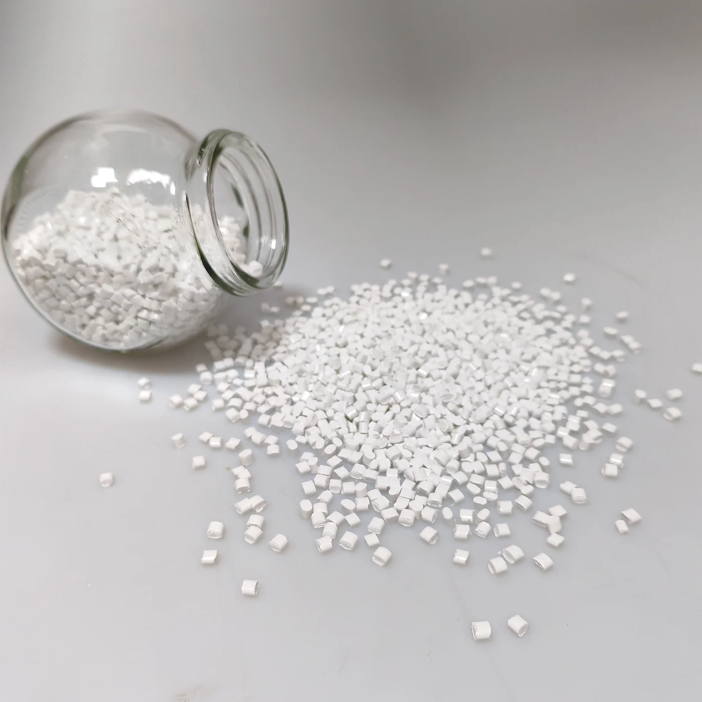 DGK-ABS ZG176A opaque light-shielding ABS white pellets in jar