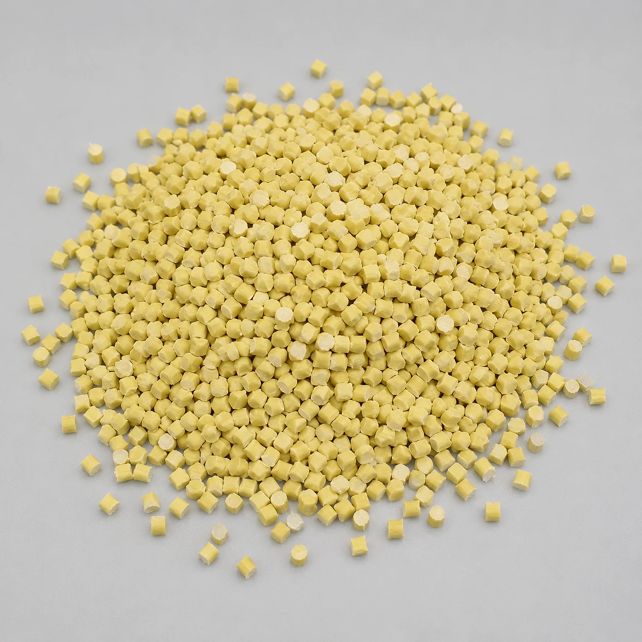 DGK-POM FL100T aramid fiber reinforced POM natural pellet sample